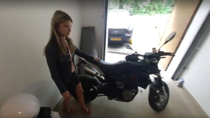 Gina Gerson's Steamy Garage Encounter VR - Image 2