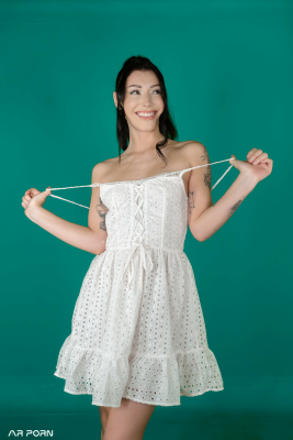 Raven Lane Teases in No Panties VR Thrill - Image 1