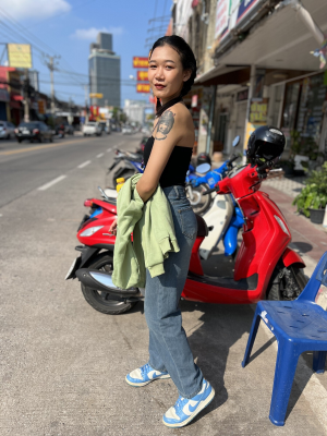 Day Off Bargirl Way Too Happy To Fuck A Tourist - Image 1