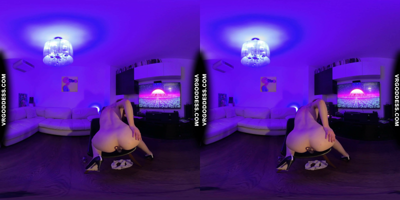 Lea’s Late Night Striptease Solo Thrill - Image 9