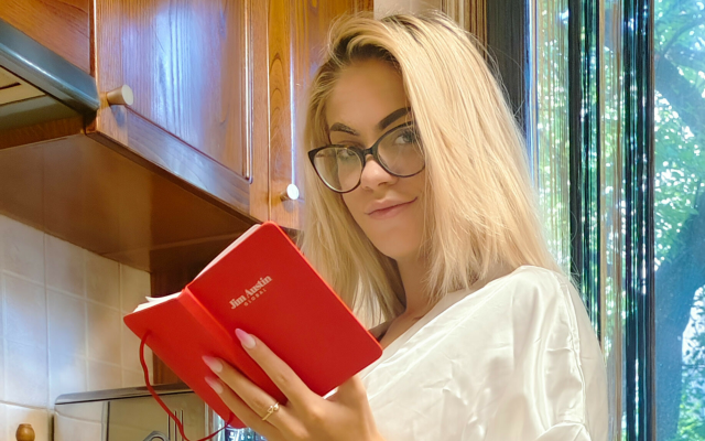 Ariana - How To Become A Perfect Wife Tutorial - Part 1 - Image 4