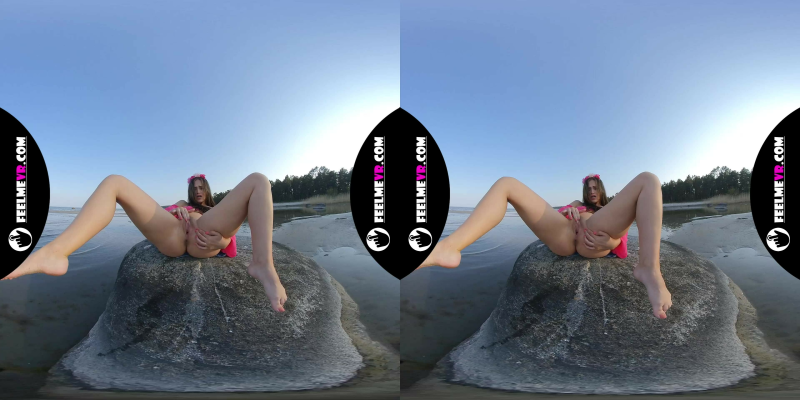 Gabby Bella Masturbates With 4Fingers On The Beach - Image 8