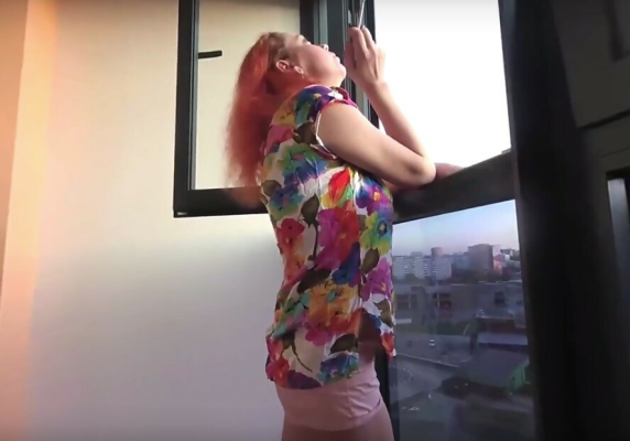 Natalired Sizzles in Sexy Heels Solo Play - Image 1