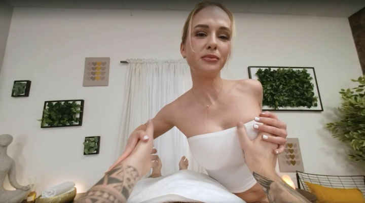 Vinna Reed Sensual Blonde VR Massage - Image 2