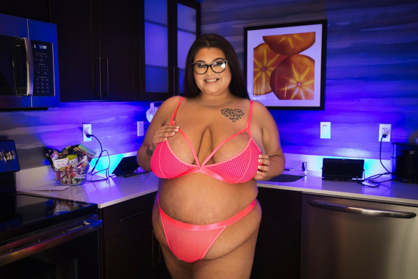 Raven Belle in Hot Business Fantasy VR - Image 2