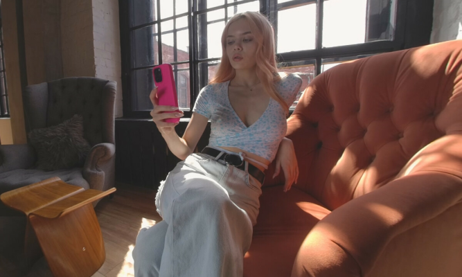 Vintage Vibes with Maya Nguen in Stunning VR - Image 1