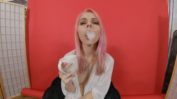 Chloe Toy - Vaping - Image 4