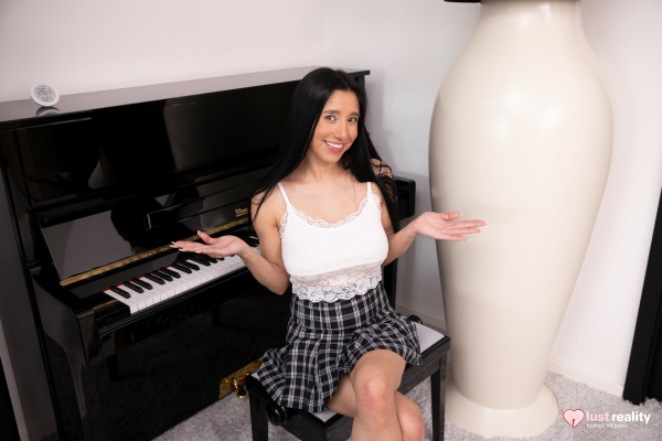 Piano Lessons with Nicol Wild - Image 1