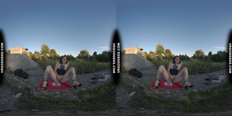 Risky Public Masturbating Hot Girl Brille Gets Caught By Tourists Gets Finished At Home - Image 3