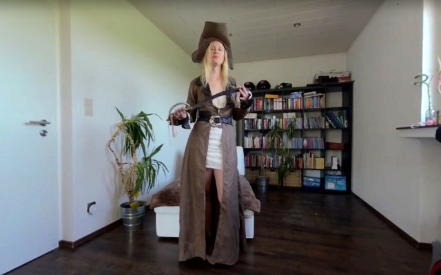 Geile Piratin Mit Behaarter Fotze - Image 1