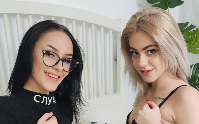 Webcam Girls Home Alone - Image 1