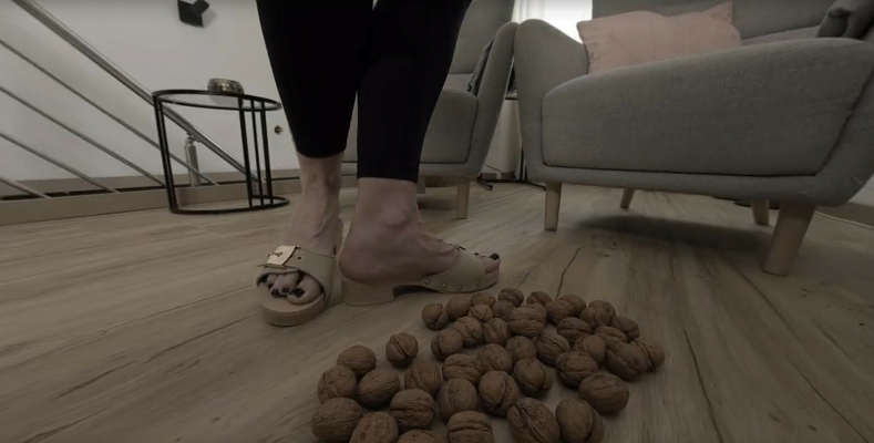 Sabdeluxe in Intense Walnut Crush VR Scene - Image 4