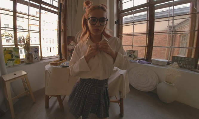 Maya Nguyen's Artistic Seduction in 4K VR - Image 1