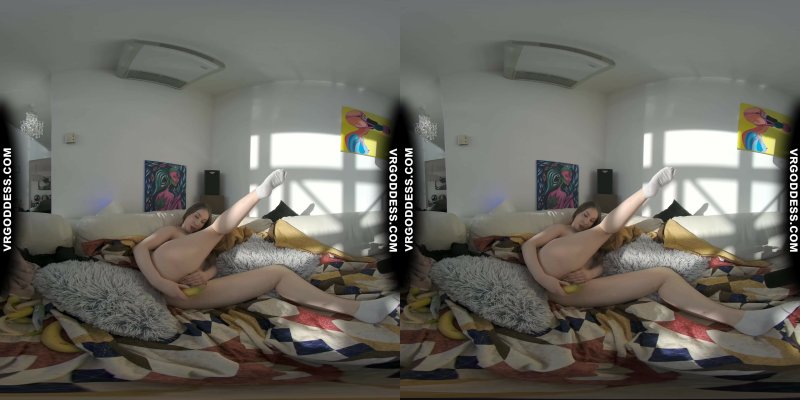 Lika's Sensual Banana Play in Stunning VR - Image 6