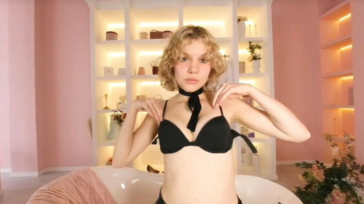 Mavka Hot Solo VR: Sensual Striptease in 4K - Image 1