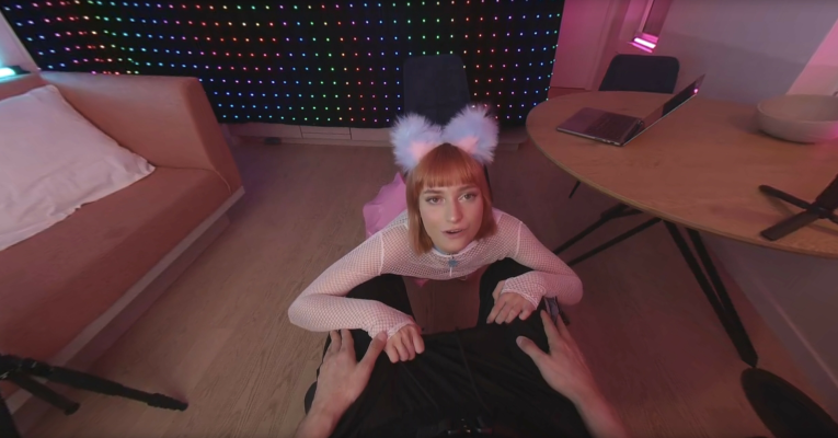 Dolly Dyson Kinky Gamer Girl in Stunning 4K VR - Image 2